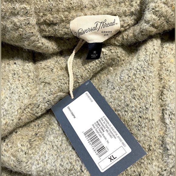 Universal Thread Sweater - Picture 5 of 6